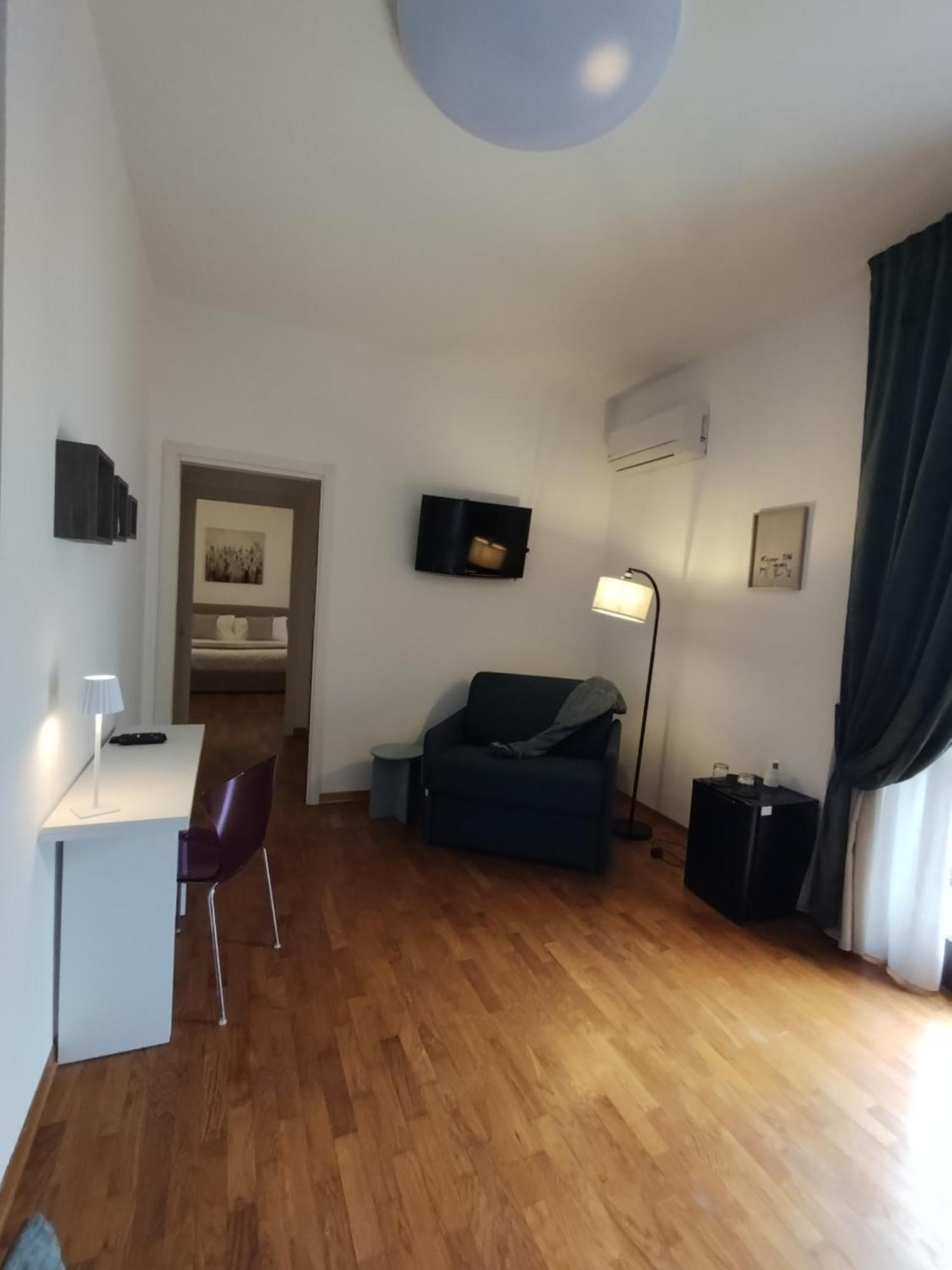 Palazzo Cusani Charming Rooms Vercelli Exterior foto